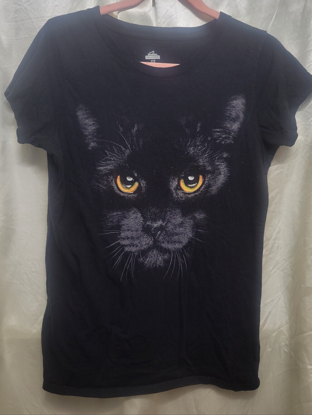 Black Short-Sleeve Cat Graphic Tee with Amber Eyes